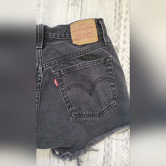 Levi's 501 Original Fit High-Rise Women's Jean Shorts Size 27 - Picture 15 of 16